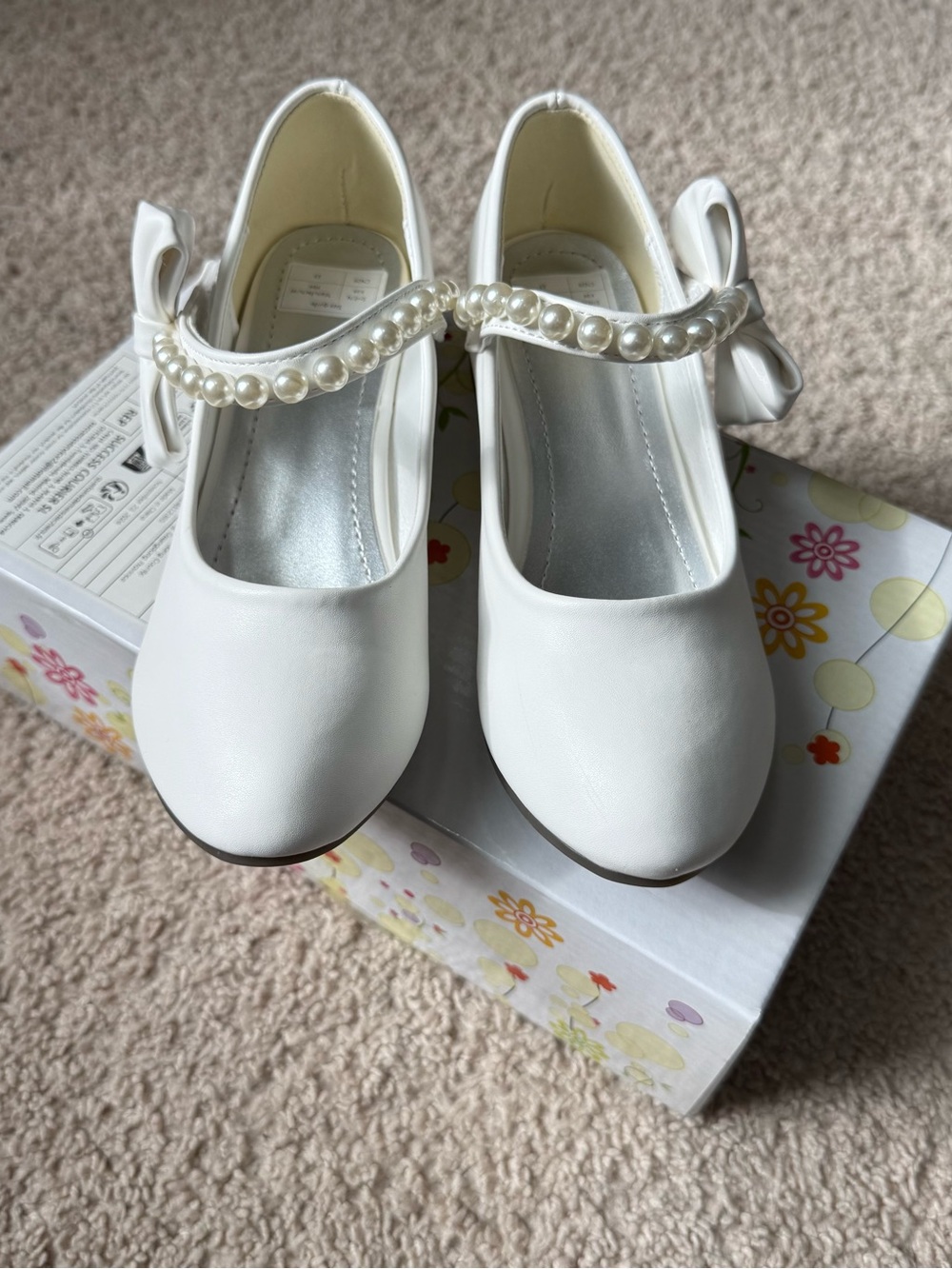 Girls off-White Pearl-Embellished Mary Jane Dress Shoes size 33